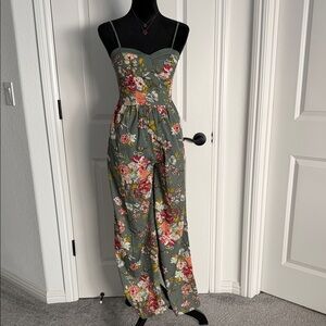 Band of Free Floral Green Jumpsuit
NWT
Padded top